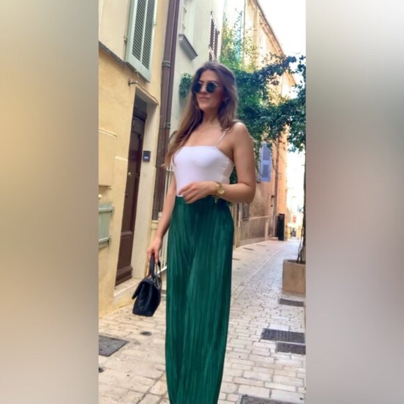 Green top and trousers - Picture 2 of 11